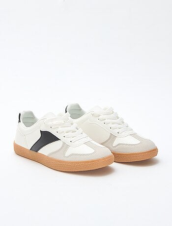 Lage sneakers van suède met contrasterend inzetstuk
