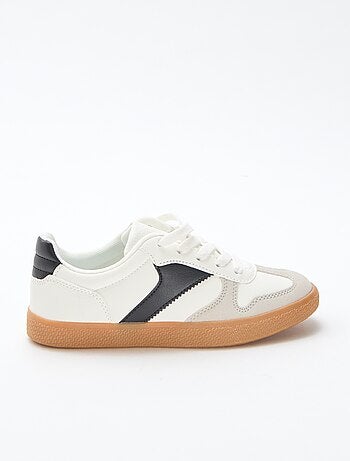 Lage sneakers van suède met contrasterend inzetstuk