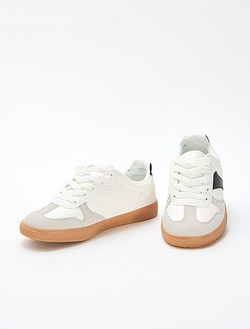 Lage sneakers van suède met contrasterend inzetstuk