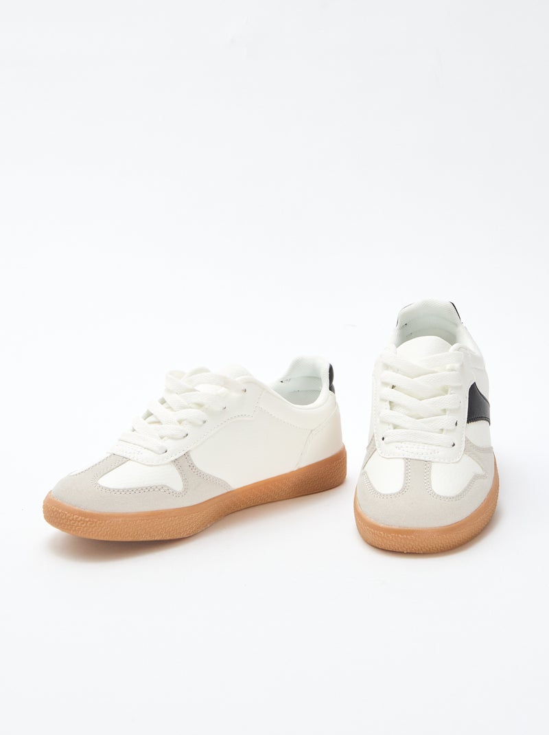 Lage sneakers van suède met contrasterend inzetstuk Wit - Kiabi