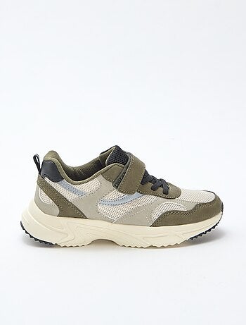 Lage sportschoenen