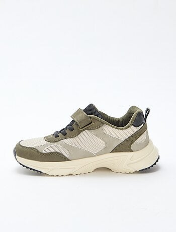 Lage sportschoenen