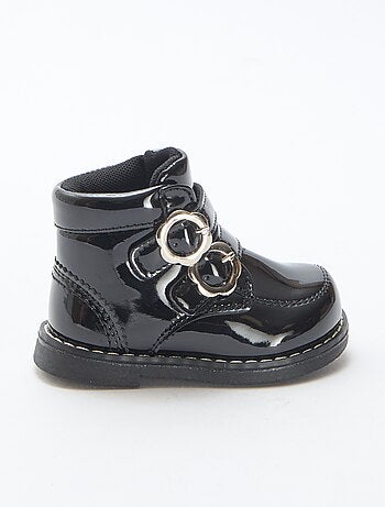 Lakschoentjes met klittenbandsluiting