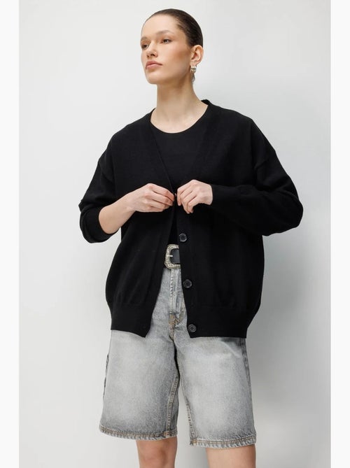 Lang geribd gebreid vest met v-hals en knoopsluiting mixray - Kiabi Lang geribd gebreid vest met v-hals en knoopsluiting mixray - Kiabi