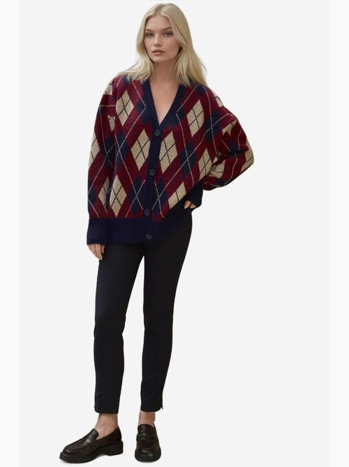Lang v-hals geometrisch gebreid vest met knopen hiccup - Kiabi Lang v-hals geometrisch gebreid vest met knopen hiccup - Kiabi