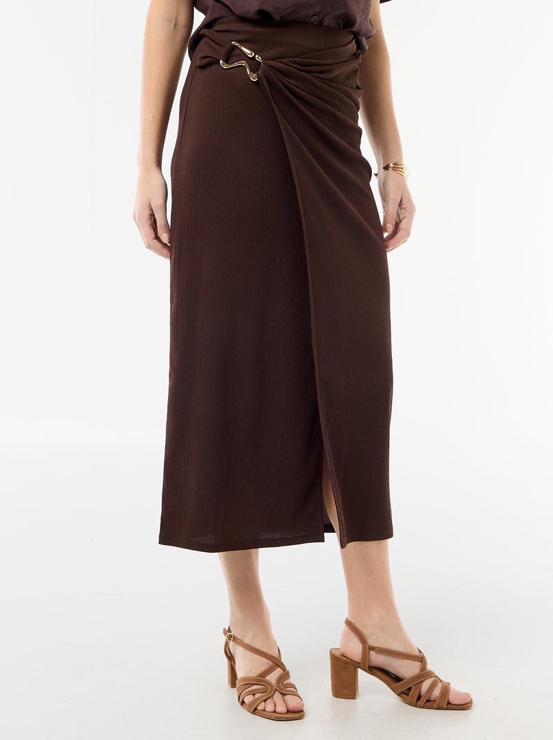 Lange rok met goudkleurige gesp in de taille Bruin - Kiabi