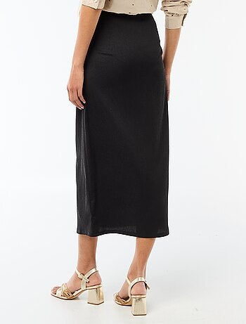 Lange rok met goudkleurige gesp in de taille
