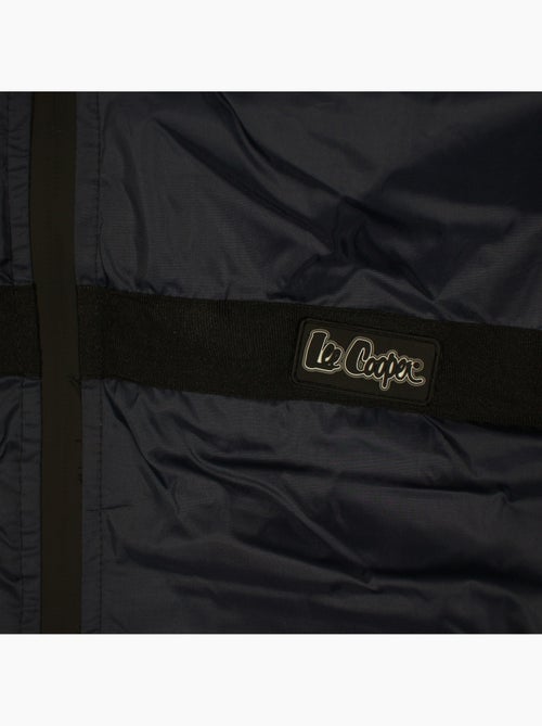 Lee cooper - parka met ritssluiting en capuchon afgezet met imitatiebont - Kiabi Lee cooper - parka met ritssluiting en capuchon afgezet met imitatiebont - Kiabi