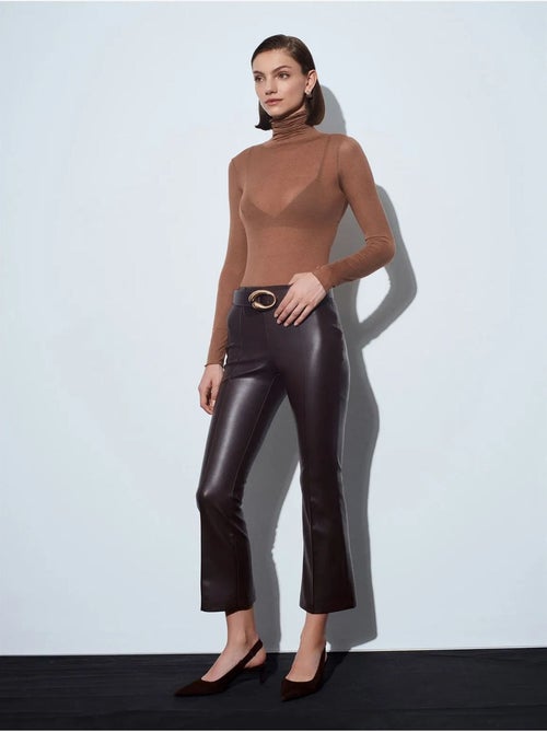 Legging évasé en simili cuir à taille haute dilvin - Kiabi Legging évasé en simili cuir à taille haute dilvin - Kiabi