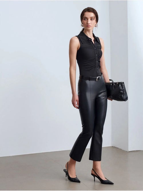 Legging évasé en simili cuir à taille haute dilvin - Kiabi Legging évasé en simili cuir à taille haute dilvin - Kiabi