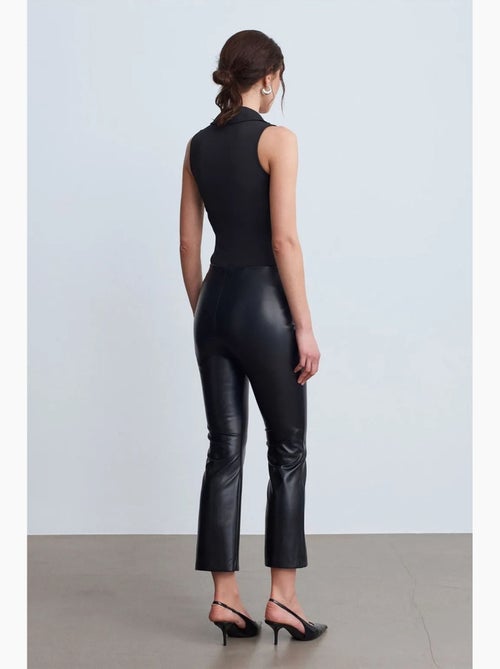 Legging évasé en simili cuir à taille haute dilvin - Kiabi Legging évasé en simili cuir à taille haute dilvin - Kiabi