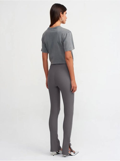 Legging met hoge taille, uitlopende pijp en split dilvin - Kiabi Legging met hoge taille, uitlopende pijp en split dilvin - Kiabi