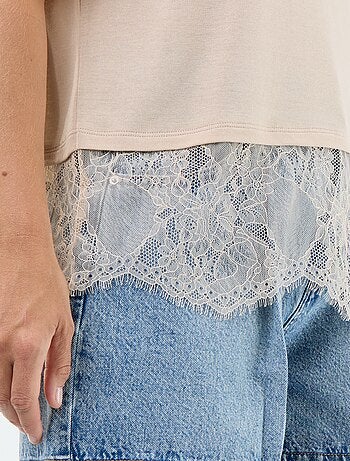 Lichtgewicht T-shirt met kanten onderkant
