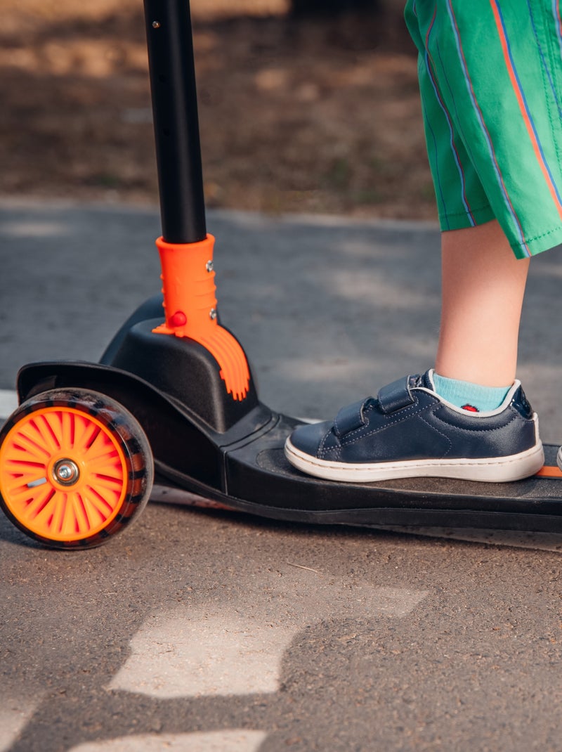 LIONELO Timmy kinderstep - 3 wielen - LED-verlichting - Verstelbare hoogte Zwart Oranje - Kiabi