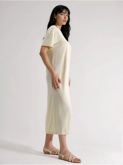 Losvallende midi-jurk met split busem - Kiabi Losvallende midi-jurk met split busem - Kiabi