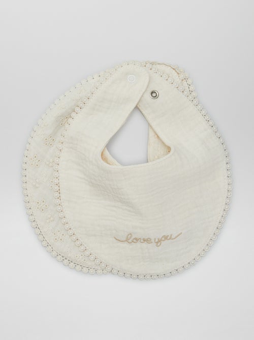 Lot 2 bavoirs broderie anglaise et gaze de coton - Kiabi