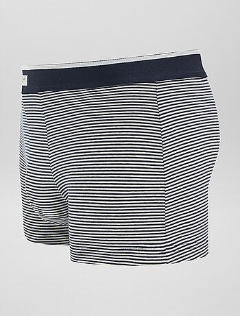 Lot 3 boxers stretch