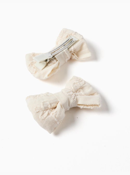 Lot de 2 pinces à cheveux avec nœuds et broderie - Kiabi Lot de 2 pinces à cheveux avec nœuds et broderie - Kiabi