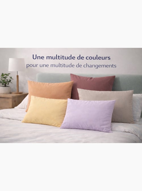 Lot de 8 taies d'oreiller coton 57 fils couleurs aléatoires promo linge - Kiabi Lot de 8 taies d'oreiller coton 57 fils couleurs aléatoires promo linge - Kiabi