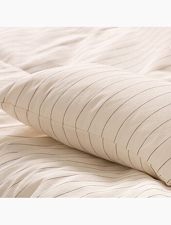 Lot de deux housses de coussin en coton à fils en relief, tissu texturé.
