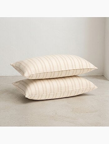 Lot de deux housses de coussin en coton à fils en relief, tissu texturé.