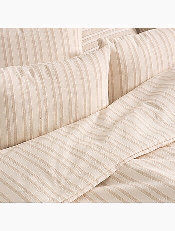 Lot de deux housses de coussin en coton à fils en relief, tissu texturé.
