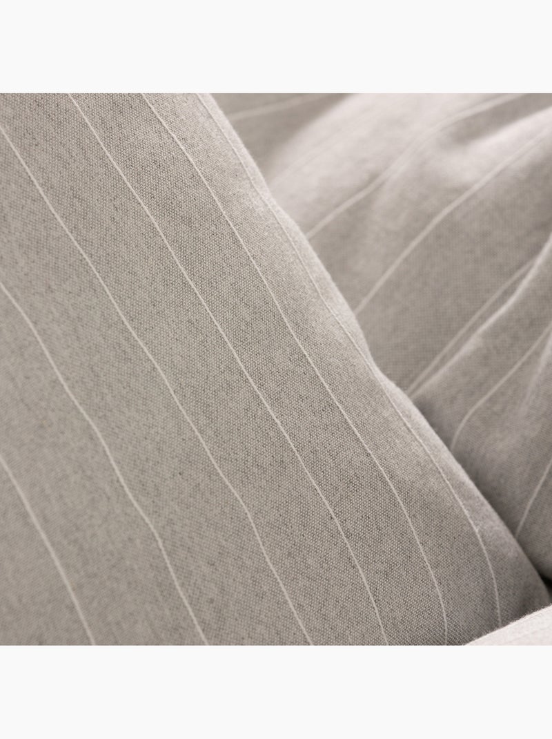 Lot de deux housses de coussin en coton à fils en relief, tissu texturé. Gris - Kiabi