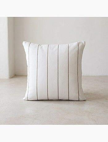 Lot de deux housses de coussin en coton à fils en relief, tissu texturé.