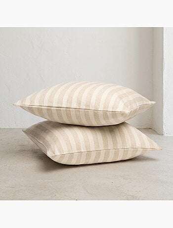 Lot de deux housses de coussin en coton à fils en relief, tissu texturé.