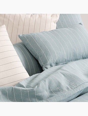 Lot de deux housses de coussin en coton à fils en relief, tissu texturé.