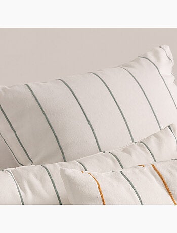 Lot de deux housses de coussin en coton à fils en relief, tissu texturé.