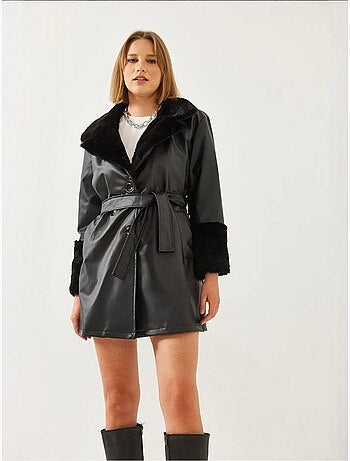 Manteau court en cuir doublé de fourrure lucci