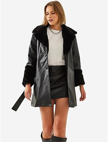 Manteau court en cuir doublé de fourrure lucci