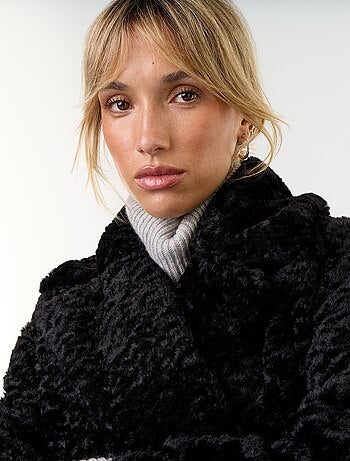 Manteau court en fausse fourrure effet astrakan