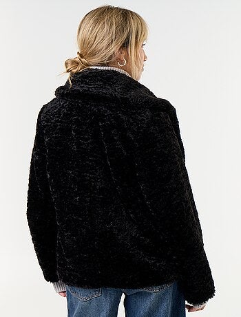 Manteau court en fausse fourrure effet astrakan