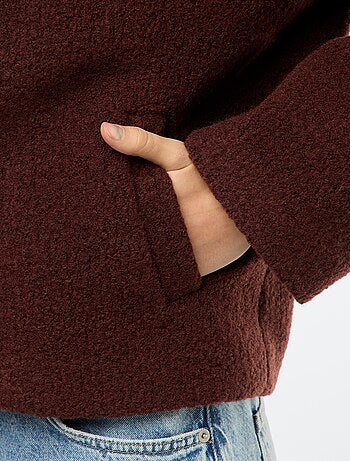 Manteau court en laine avec une écharpe amovible