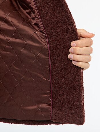 Manteau court en laine avec une écharpe amovible