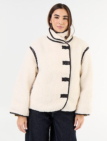 Manteau effet moutonné avec bords contrastés