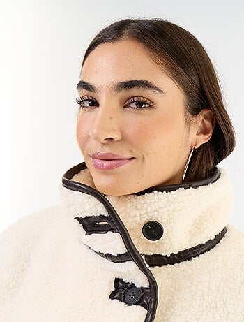 Manteau effet moutonné avec bords contrastés