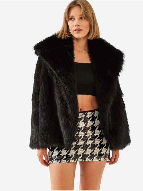 Manteau en fausse fourrure de qualité supérieure doublé avec col mbms lucci - Kiabi Manteau en fausse fourrure de qualité supérieure doublé avec col mbms lucci - Kiabi