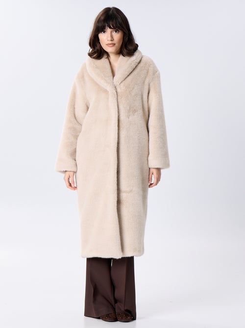 Manteau long en fausse fourrure - Kiabi