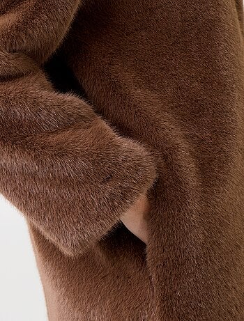 Manteau long en fausse fourrure