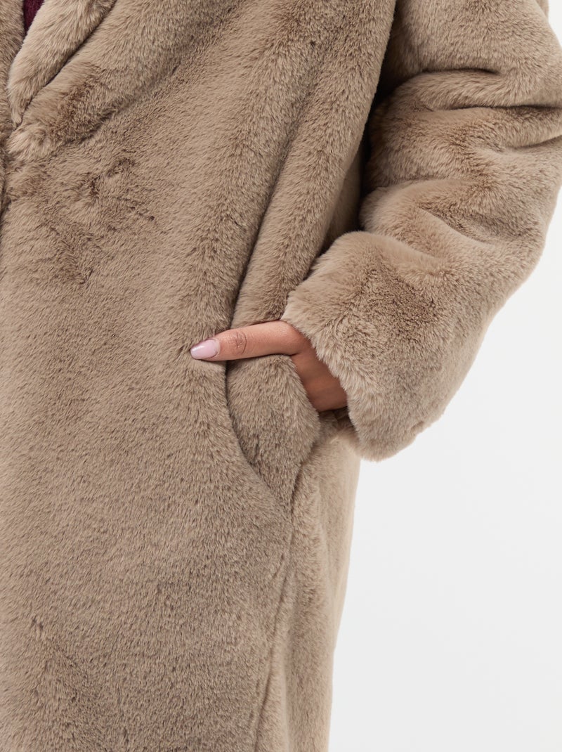Manteau long imitation fourrure Taupe - Kiabi