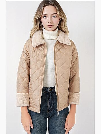Manteau matelassé avec détails en fausse fourrure bdart