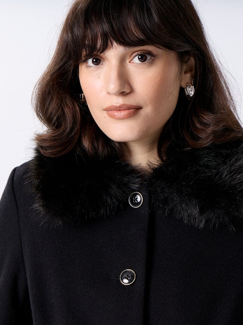 Manteau mi-long en faux lainage avec col en fausse fourrure - Kiabi Manteau mi-long en faux lainage avec col en fausse fourrure - Kiabi