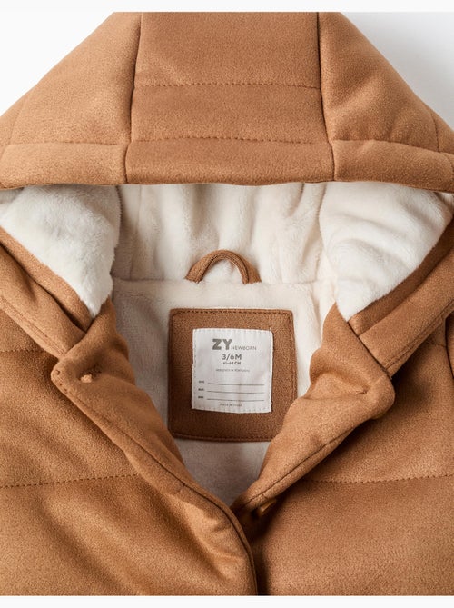 Manteau rembourré à capuche et doublure en peluche douce - Kiabi Manteau rembourré à capuche et doublure en peluche douce - Kiabi
