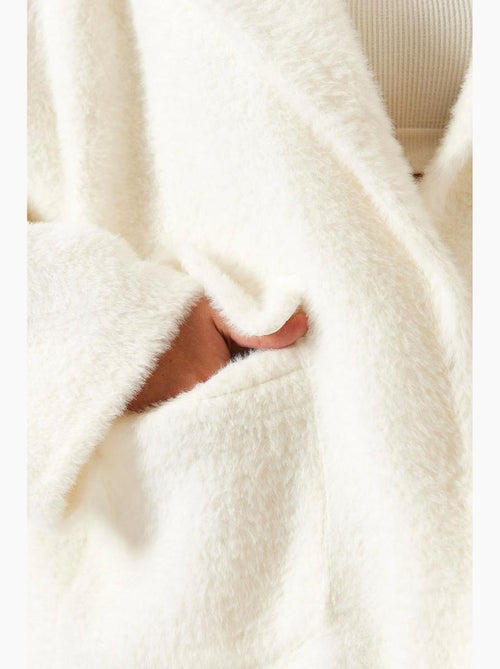 Manteau surdimensionné en fausse fourrure à double poche lucci - Kiabi Manteau surdimensionné en fausse fourrure à double poche lucci - Kiabi