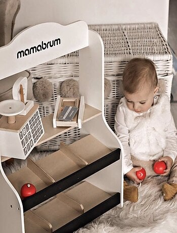 Marchande en bois stand de vente avec balance mamabrum
