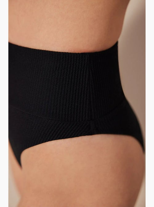 Mary bikinibroekje met hoge taille en structuur penti - Kiabi Mary bikinibroekje met hoge taille en structuur penti - Kiabi