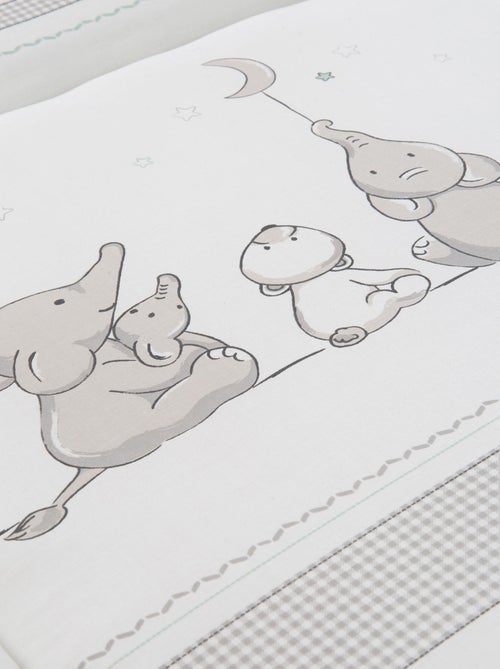 Matelas à langer imprimé éléphant 85 x 75 cm 'Sternenzauber' ROBA - Kiabi Matelas à langer imprimé éléphant 85 x 75 cm 'Sternenzauber' ROBA - Kiabi